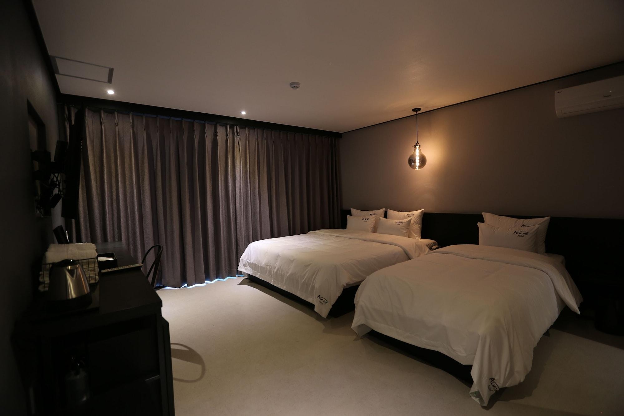 Almond Hotel Gupo Station Пусан Екстериор снимка