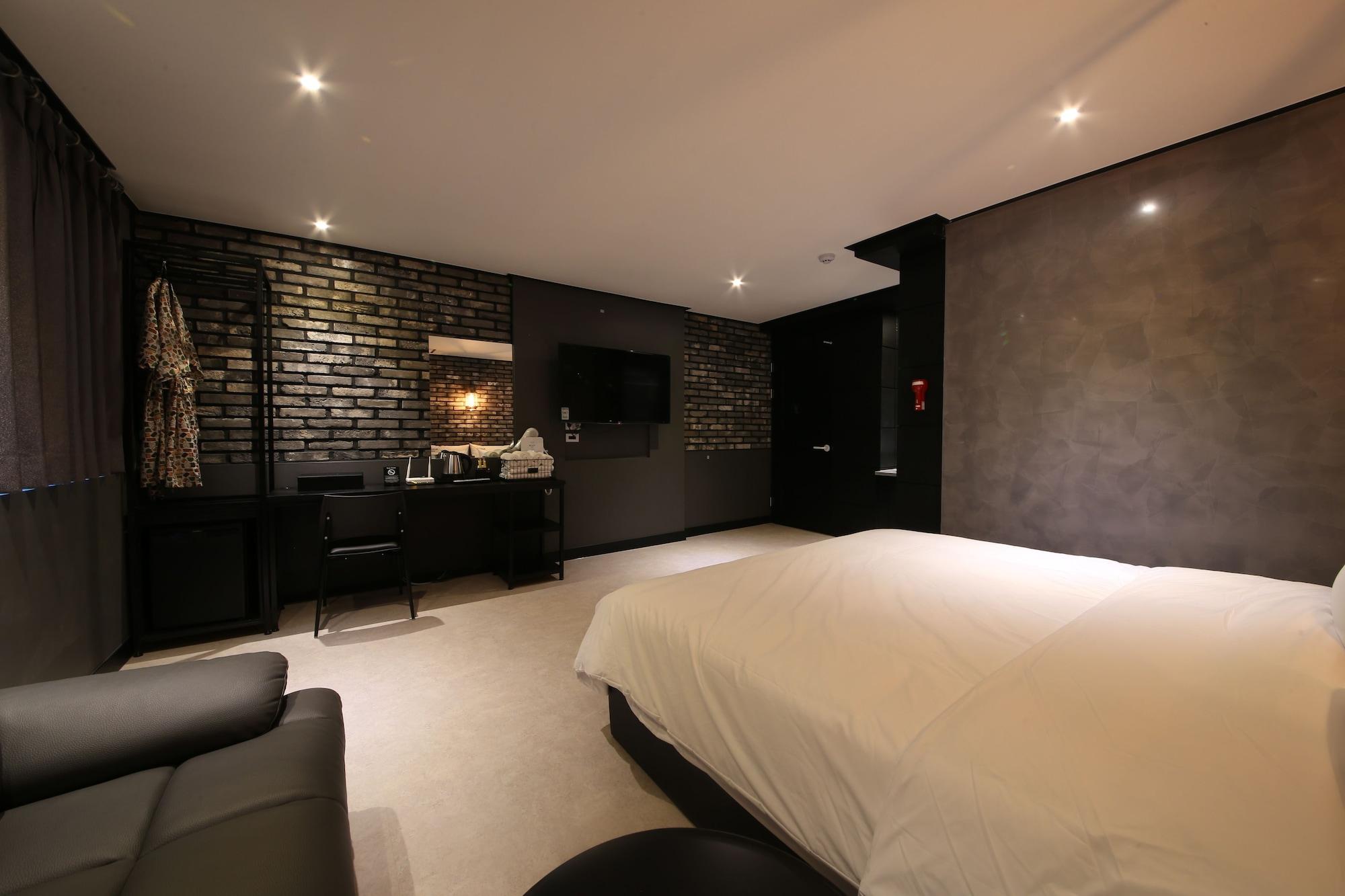Almond Hotel Gupo Station Пусан Екстериор снимка