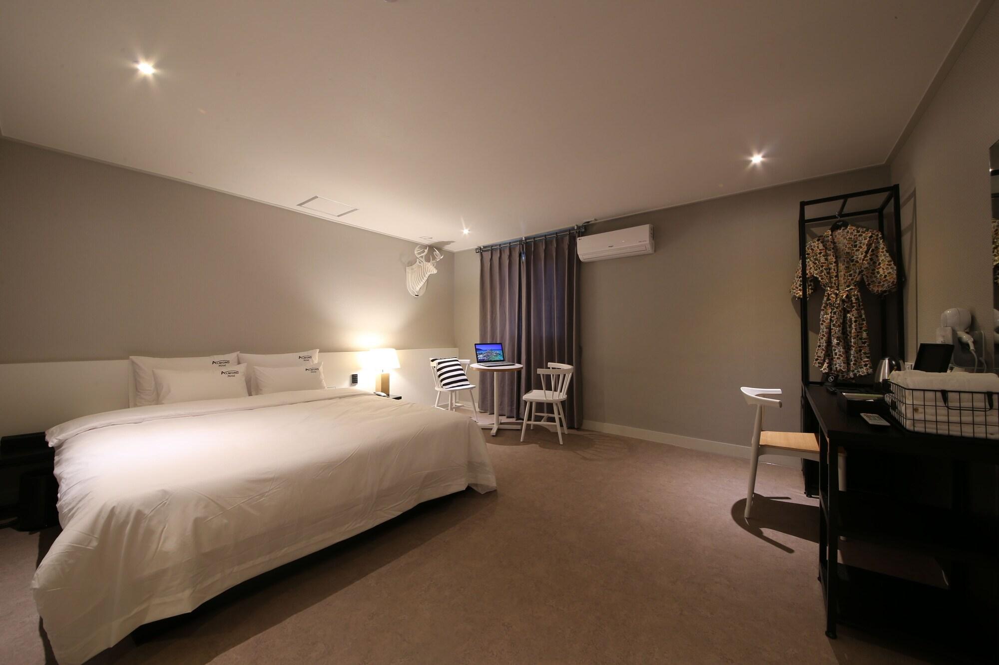 Almond Hotel Gupo Station Пусан Екстериор снимка