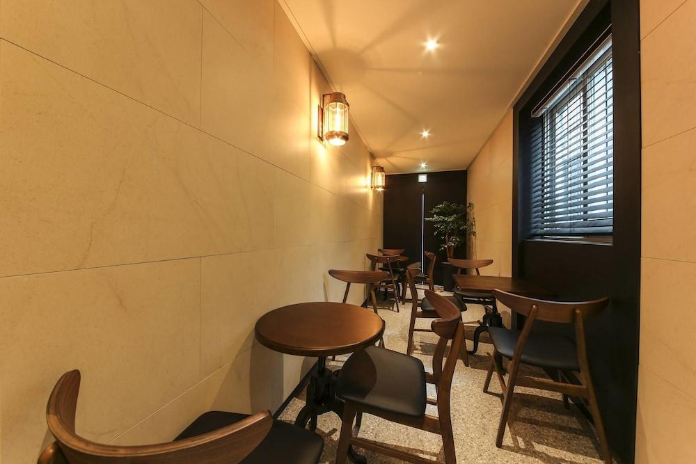 Almond Hotel Gupo Station Пусан Екстериор снимка
