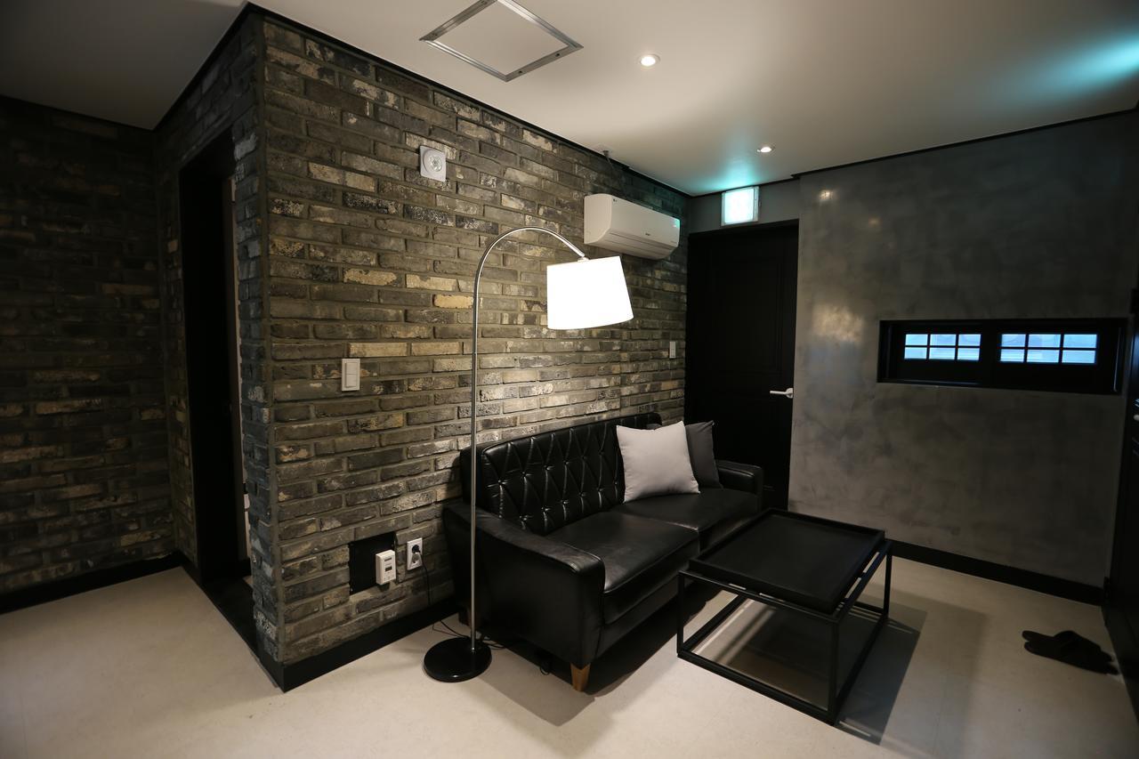 Almond Hotel Gupo Station Пусан Екстериор снимка