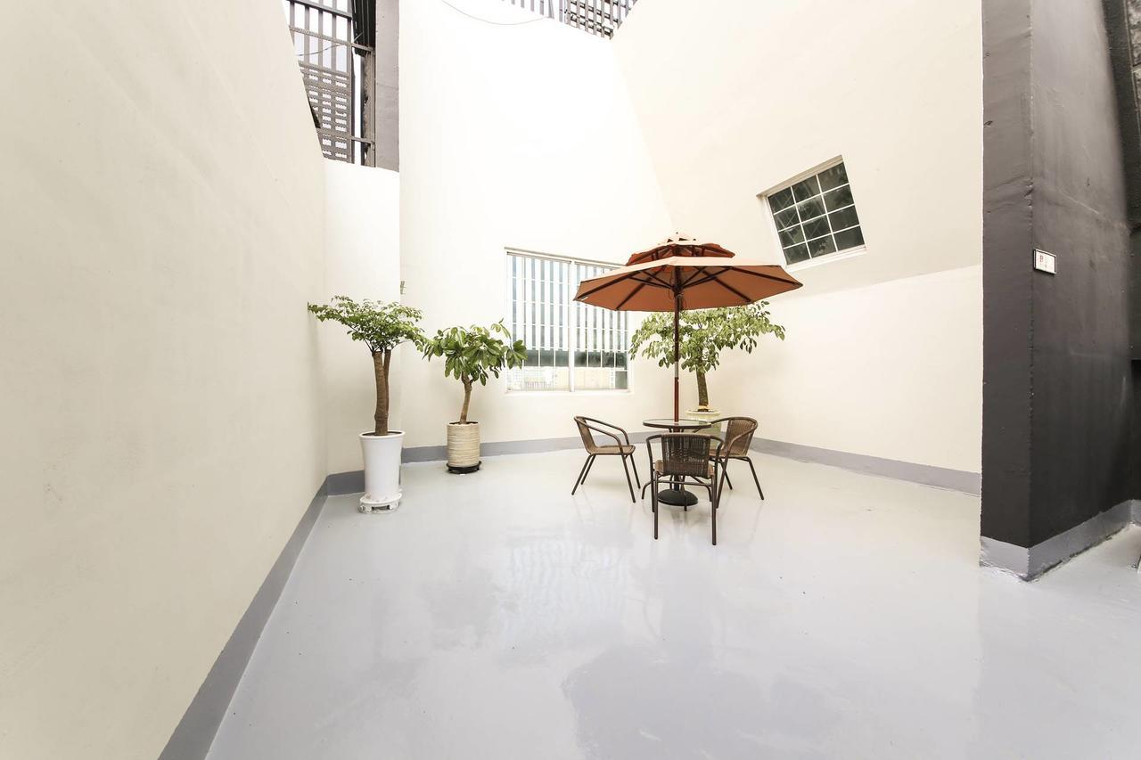 Almond Hotel Gupo Station Пусан Екстериор снимка