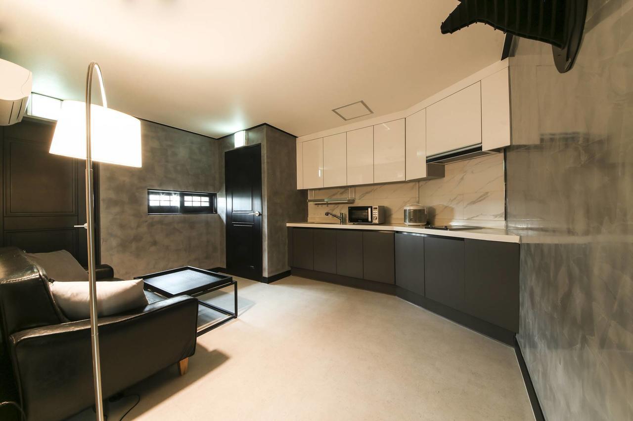 Almond Hotel Gupo Station Пусан Екстериор снимка