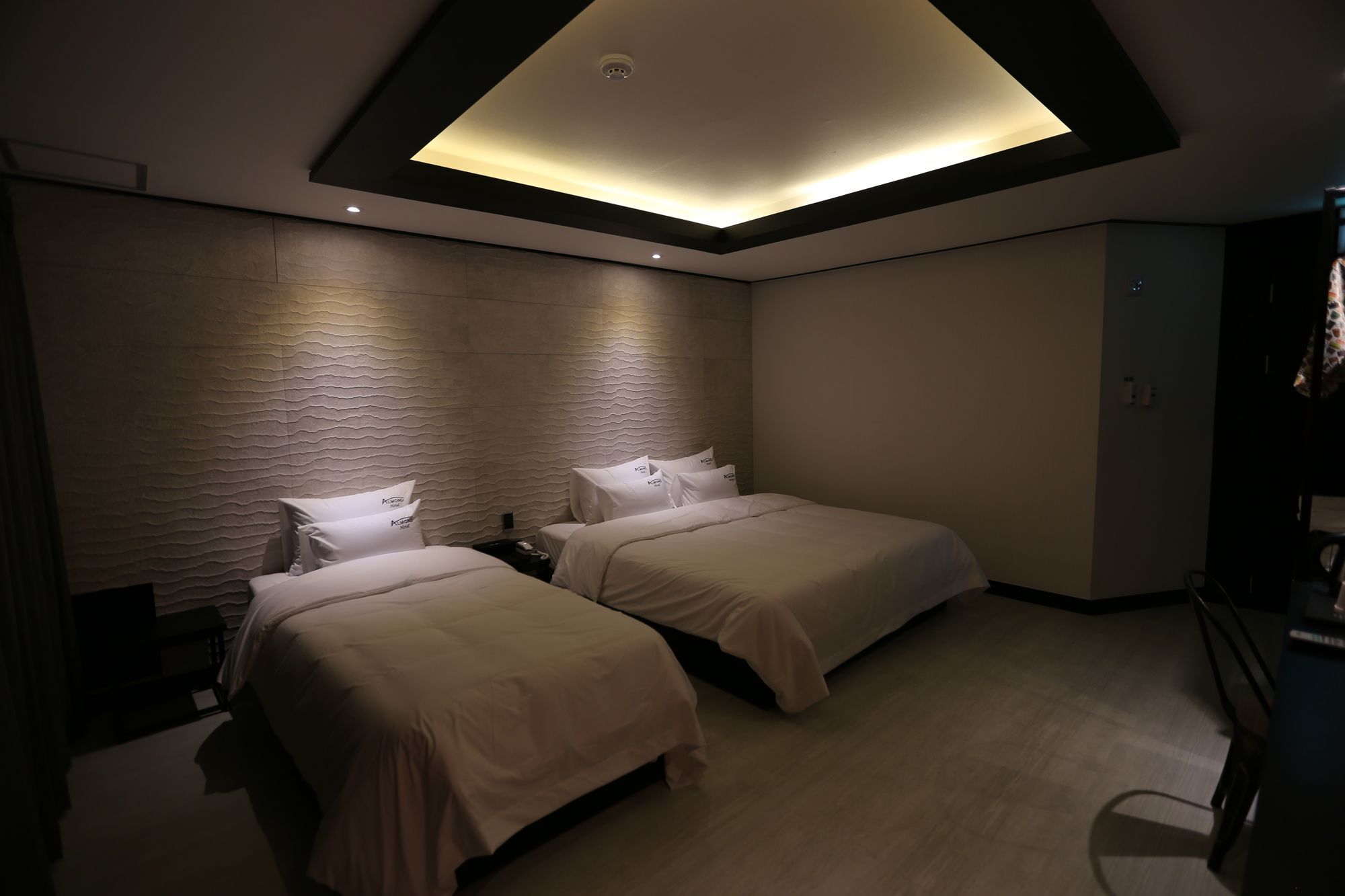 Almond Hotel Gupo Station Пусан Екстериор снимка