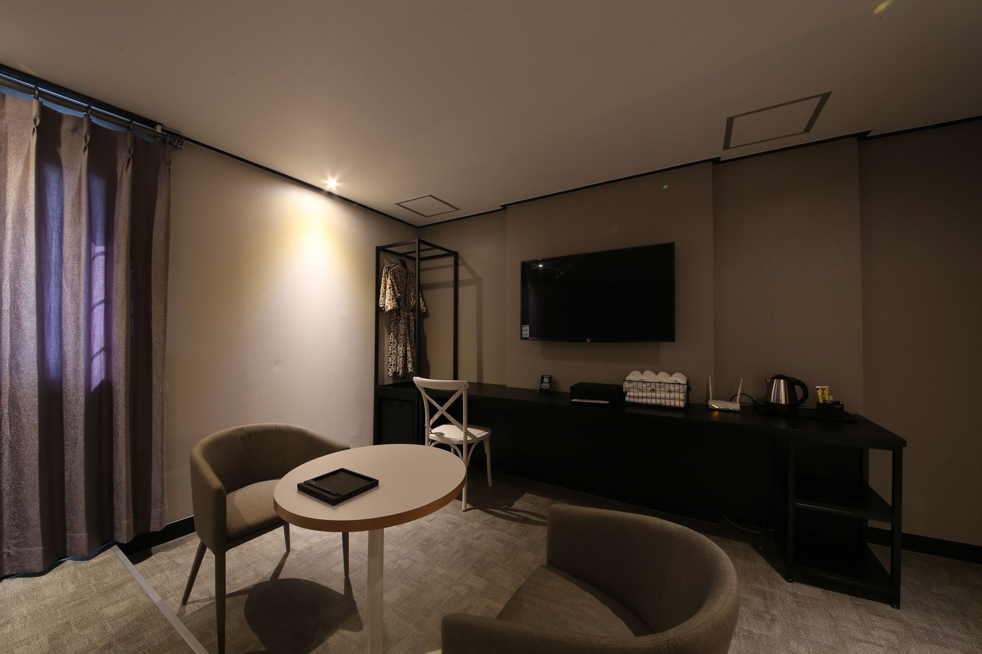 Almond Hotel Gupo Station Пусан Екстериор снимка