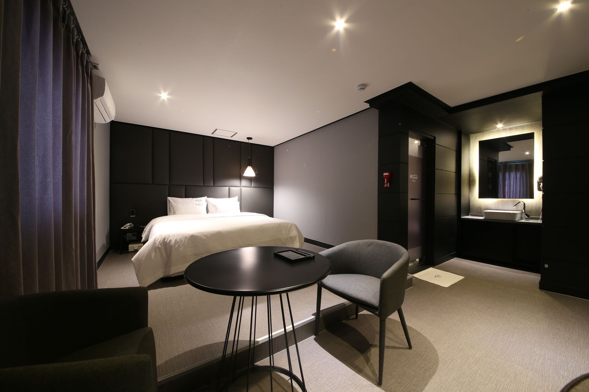 Almond Hotel Gupo Station Пусан Екстериор снимка