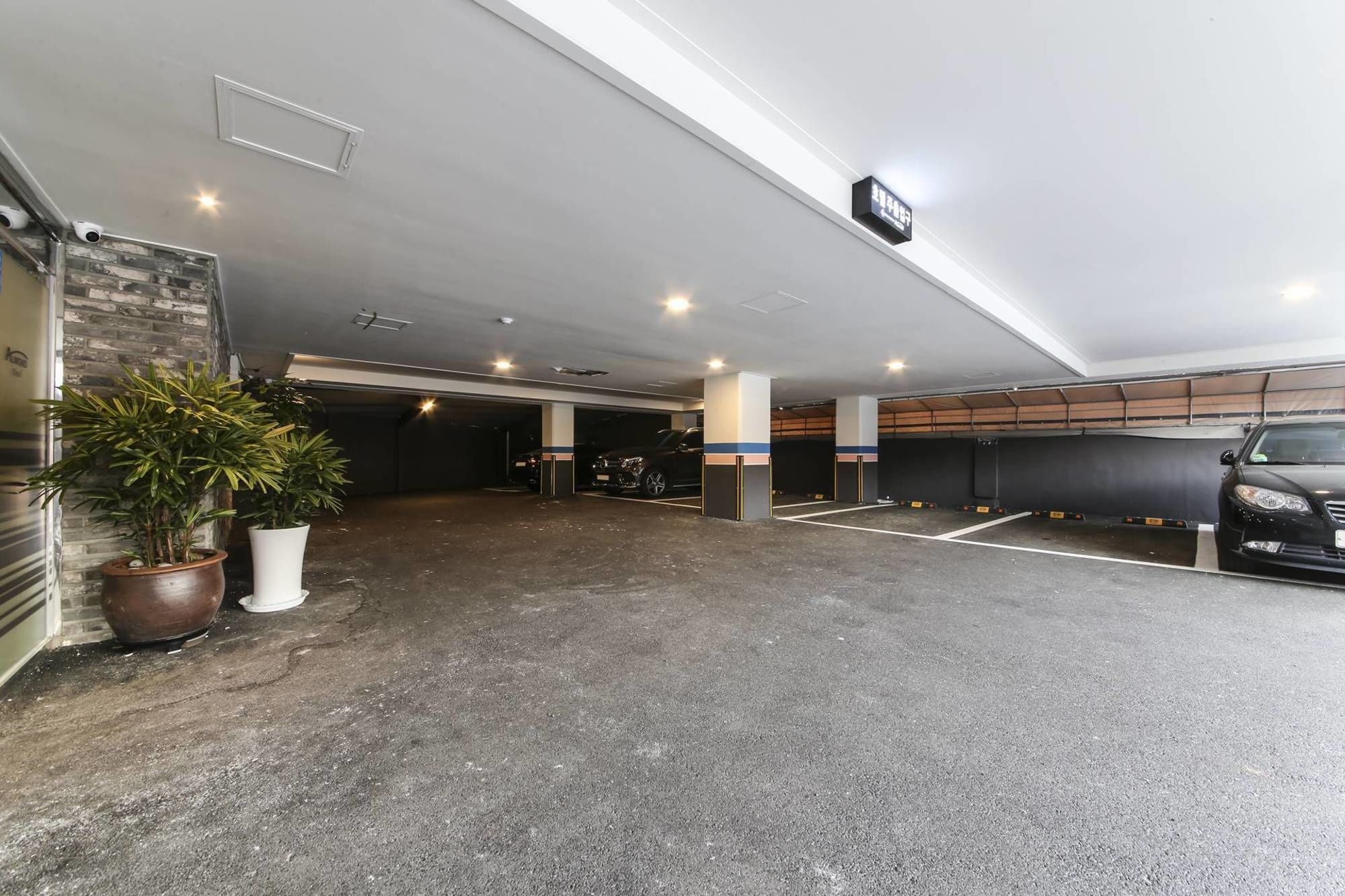 Almond Hotel Gupo Station Пусан Екстериор снимка