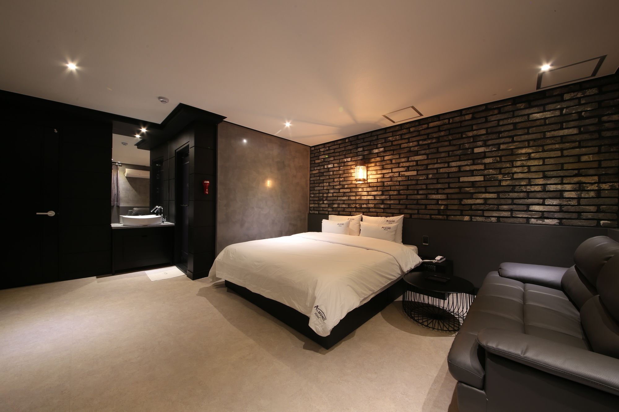 Almond Hotel Gupo Station Пусан Екстериор снимка